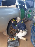 PRF prende pai e filho transportando R$ 1,5 milhões em drogas