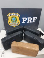 Duas mulheres são detidas transportando Pasta base de Cocaína escondida no tanque de combustível de um veículo