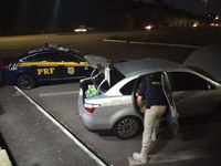PRF apreende mais de 330 quilos de maconha dentro de veículo, durante abordagem na BR 262 em Betim (MG)