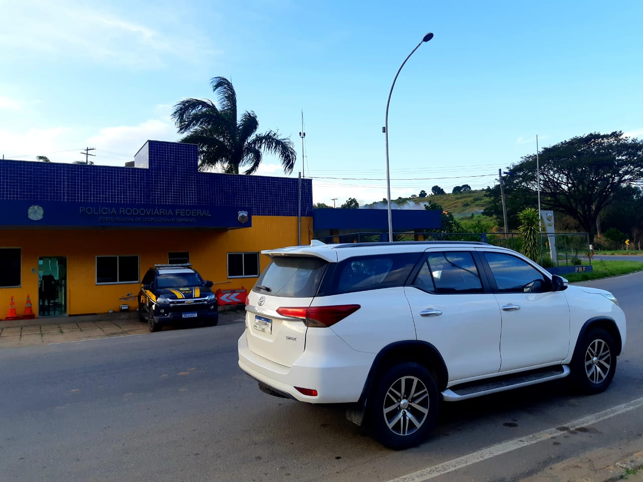 CARROS REBAIXADOS ONLINE  ROLE DE S10 VS HILUX SW4 VS F250 FIZERAM O CERCO  A PRF ! 