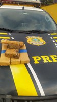 Após receber ligação telefônica equipe da PRF localiza barras de maconha na BR 116