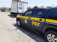 PRF flagra caminhoneiro conduzindo veículo de carga com CNH falsa