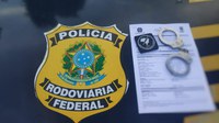 Em Teófilo Otoni (MG), PRF prende passageiro de ônibus foragido da justiça