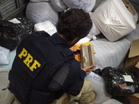 PRF apreende maconha durante fiscalização na Fernão Dias