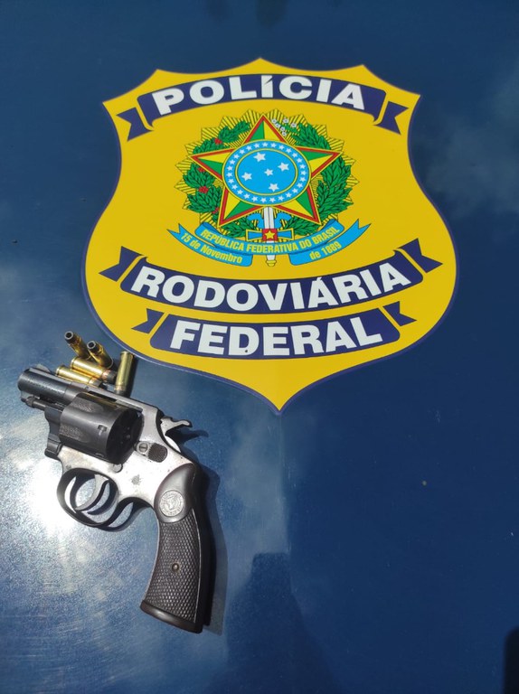 Revólver Itatiaiuçu.jpeg