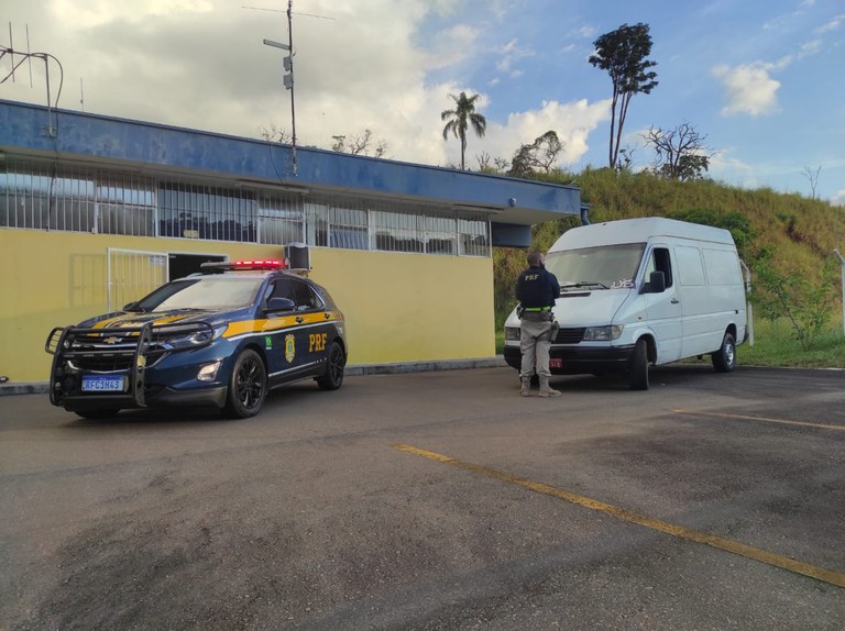 Van documento falso Oliveira.jpeg