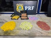 PRF apreende quase 3 mil comprimidos de Êxtase com passageiro de ônibus na BR 365 em Uberlândia (MG)