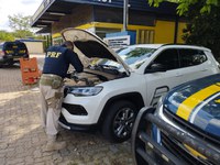 Durante fiscalização na BR 251 (MG) PRF recupera Jeep Compass com queixa de furto