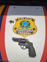 PRF apreende um revólver e 6 munições na BR-040