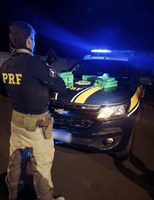 PRF detém passageira de ônibus com Maconha na BR 365 em Patos de Minas (MG)