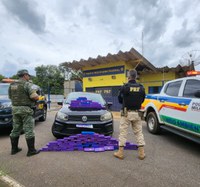Em Patos de Minas (MG), PRF e PMMG prendem homem transportando 45 kg de maconha com destino à Bahia