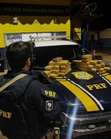 Adolescente é flagrado pela PRF transportando Maconha dentro de mala na BR 365, em Patos de Minas (MG)