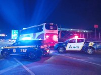 PRF e ANTT fiscalizam ônibus transportando 45 passageiros sem autorização e com extintores vencidos