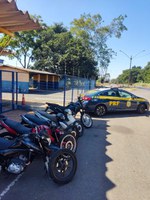 PRF recupera 5 motocicletas furtadas ao fiscalizar ônibus na BR 365 em Patos de Minas (MG)