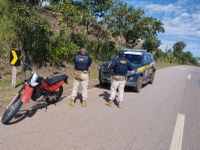 Em Paracatu (MG), PRF prende homem e recupera motocicleta furtada