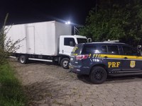 PRF apreende carga de maços de cigarros na Fernão Dias, em Três Corações (MG)