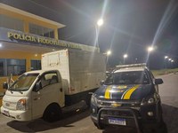 PRF prende homem com mandado de prisão em aberto e recupera veículo clonado