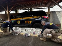 PRF prende 2 homens e apreende cerca de 100 kg de maconha em Salinas (MG)
