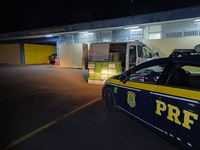 PRF recupera mais de mil garrafas de uísque furtadas de caminhão na BR 381, em Carmópolis de Minas (MG)