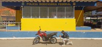 PRF recupera motocicleta furtada e adulterada, e prende casal na BR-262, em Rio Casca/MG