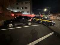 PRF recupera veículo furtado e prende colombiano na BR-381, em Pouso Alegre (MG)