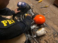 PRF apreende “Ice Nug” dentro do tanque de combustível de um automóvel na BR-262