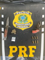 PRF apreende arma de fogo, munições, cocaína e maconha na BR-262, em Rio Casca (MG)