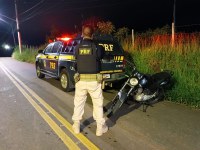 PRF recupera motocicleta furtada e prende dupla em Pouso Alegre (MG)