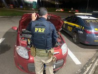 PRF recupera veículo roubado e apreende um adolescente na BR-381, em Betim (MG)