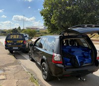 PRF apreende 400 kg de maconha e recupera Land Rover roubada e clonada