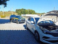 Fiat Cronos furtado em BH (MG) é recuperado pela PRF na BR 381 em Ribeirão Vermelho (MG)