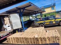 PRF apreende 85 mil maços de cigarros contrabandeados na BR-050, em Uberlândia (MG)