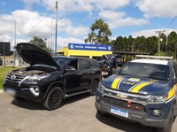 PRF prende um homem com veículo de luxo clonado na BR-146, em Poços de Caldas (MG)