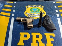 PRF apreende pistola de uso restrito dentro de caminhão na BR 381 em Perdões (MG)