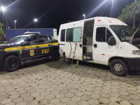 PRF recupera na BR-381, em Oliveira (MG), Van furtada em Belo Horizonte (MG)