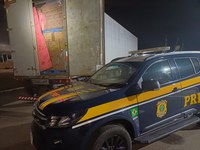 Carreta e carga roubadas são recuperadas pela PRF na BR 262 em Florestal (MG)