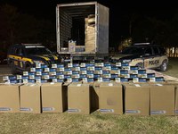 PRF e PMMG apreendem cerca de 75 mil maços de cigarros contrabandeados no Sul de Minas