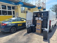 PRF apreende 50 mil maços de cigarros contrabandeados na BR-381 em Itatiaiuçu (MG)
