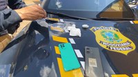 PRF apreende drogas e prende dois indivíduos em Araguari/MG