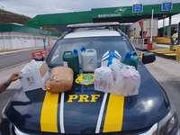 PRF flagra dupla com 1.000 pinos de Cocaína e 30 litros de Lança Perfume na BR 116 em Leopoldina (MG)