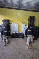 PRF prende homem e apreende 25 mil maços de cigarros contrabandeados em Patos de Minas (MG)