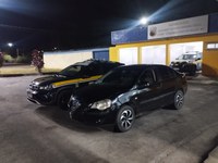 VW Polo furtado é recuperado pela PRF na BR 116 em São João do Manhuaçu (MG)