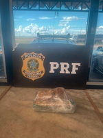 PRF apreende 1 kg de crack e prende dois homens na BR-365, em Uberlândia (MG)