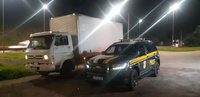 PRF recupera caminhão com queixa de roubo/furto, na BR-381 em Itatiaiuçu (MG)