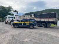 Carreta roubada com carga de café e um “cavalinho” são recuperados pela PRF na BR-381