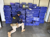 PRF apreende aproximandamente 1,8 tonelada de Maconha durante fiscalização de caminhão na BR-262 em Juatuba (MG)