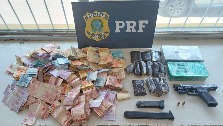 Drogas, arma de fogo e dinheiro apreendidos em Rio Casca.jpeg
