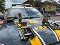 PRF recupera módulos eletrônicos de caminhão e prende 2 suspeitos no norte de Minas Gerais