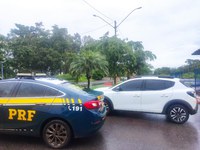 Renault Kardian roubado em Recife (PE) é recuperado pela PRF na BR 365 em Patos de Minas (MG)
