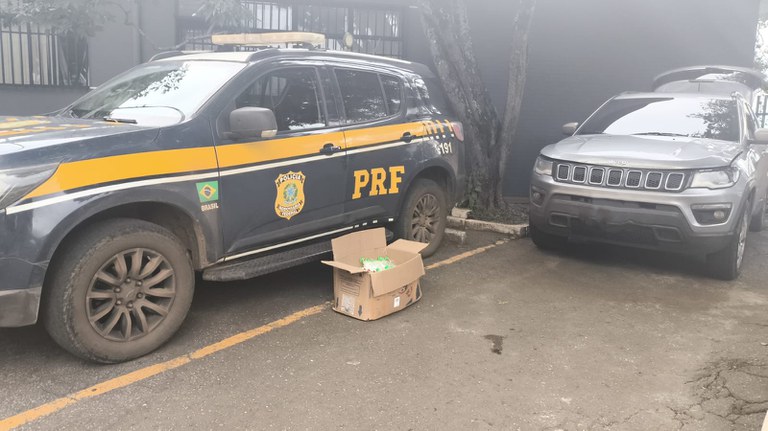 Compass e Lança-perfume apreendidos em Carandaí.jpeg